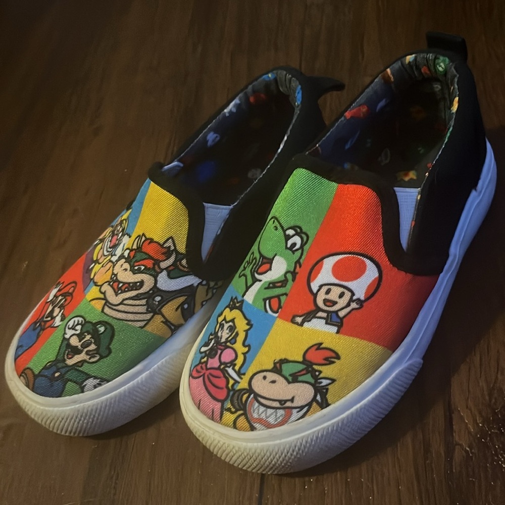 Super Mario character slip on shoes, toddler boys size 10 - Picture 2 of 5